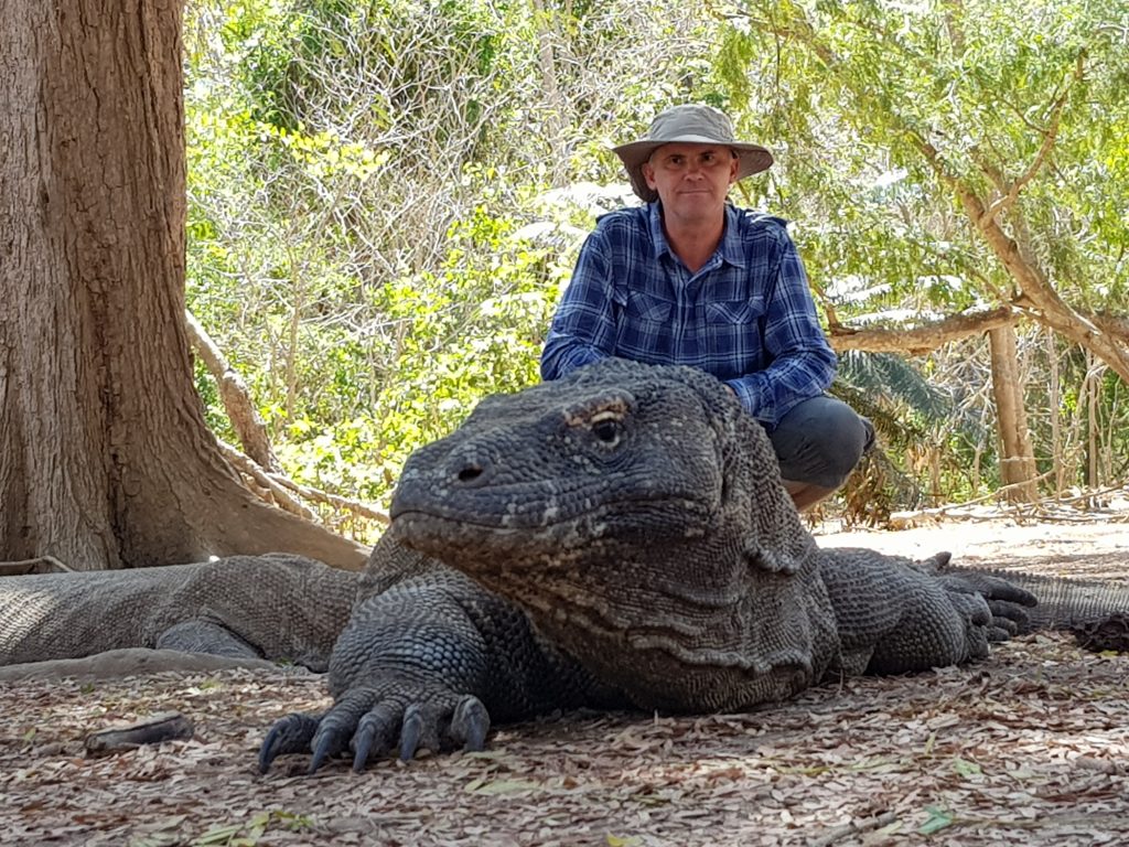 Oskar, popotnik po duši se druži z ževo.
