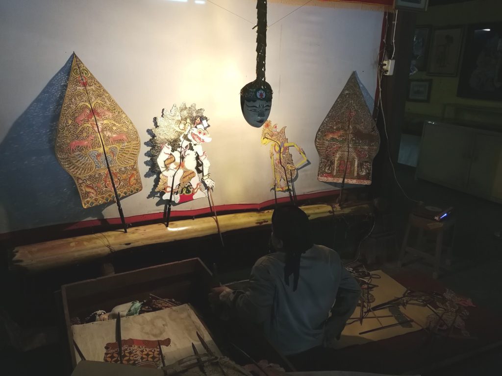 Wayang - gledališče senčnih lutk