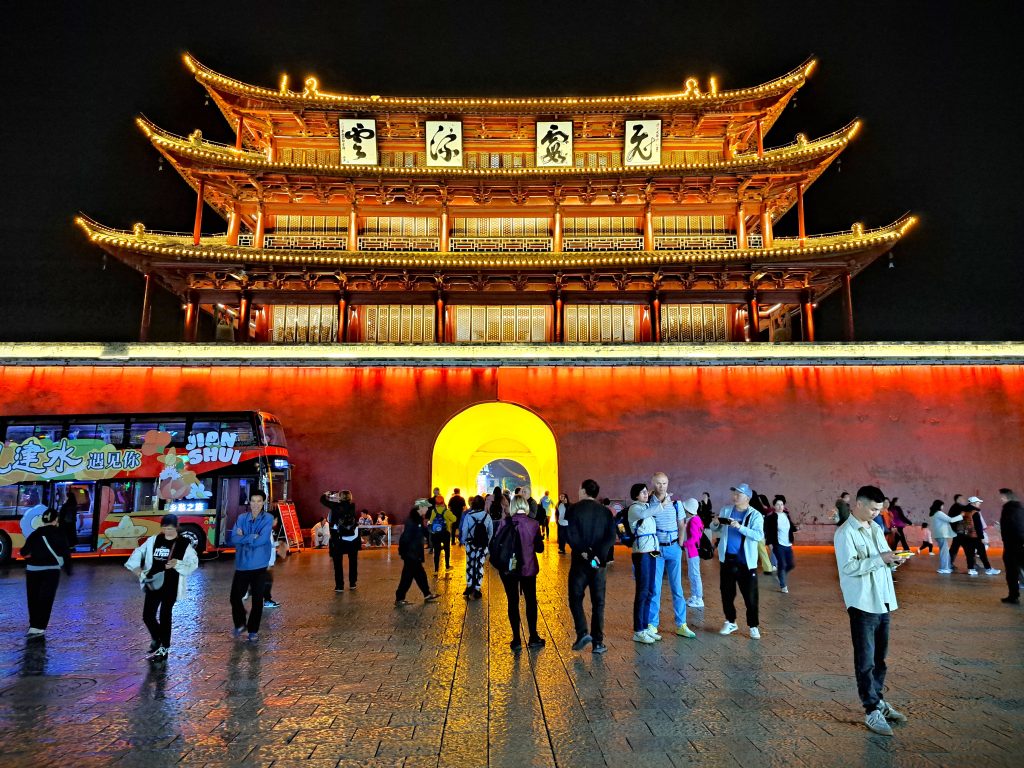 Junan - južno od (sečuanskih) oblakov